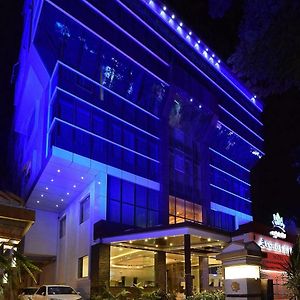Akshaya Aura